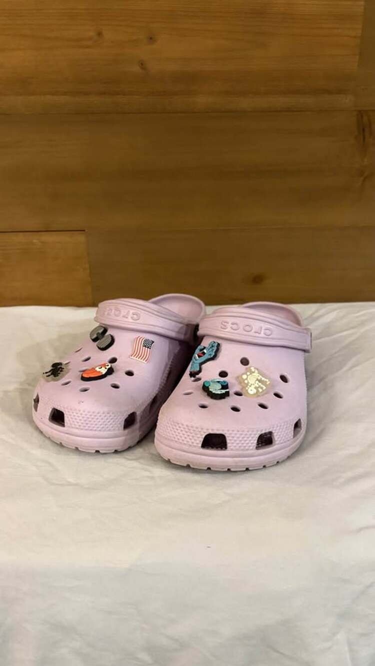 lilac crocs, youth 6 women’s 7.5